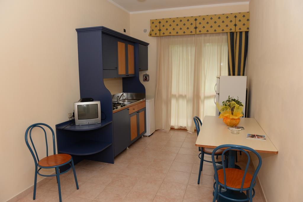 Casa Vacanze Oasi Felicita Нова-Сірі-Маріна Екстер'єр фото