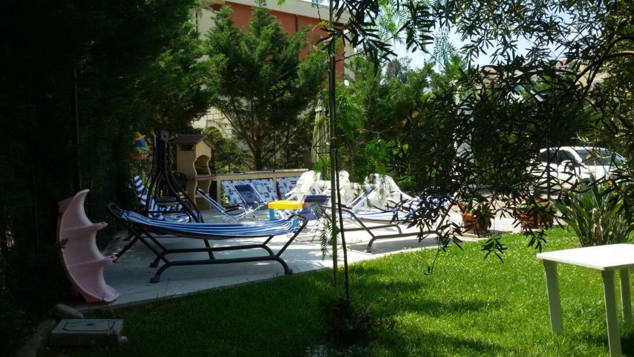 Casa Vacanze Oasi Felicita Нова-Сірі-Маріна Екстер'єр фото