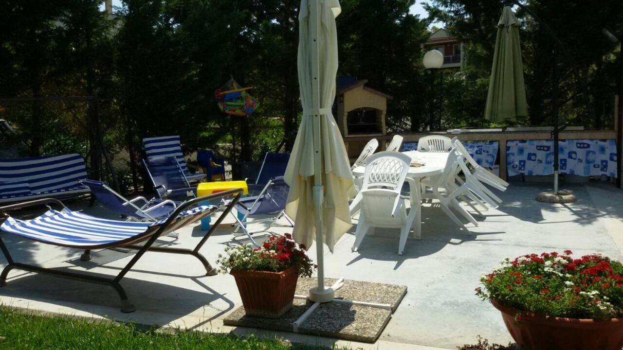 Casa Vacanze Oasi Felicita Нова-Сірі-Маріна Екстер'єр фото