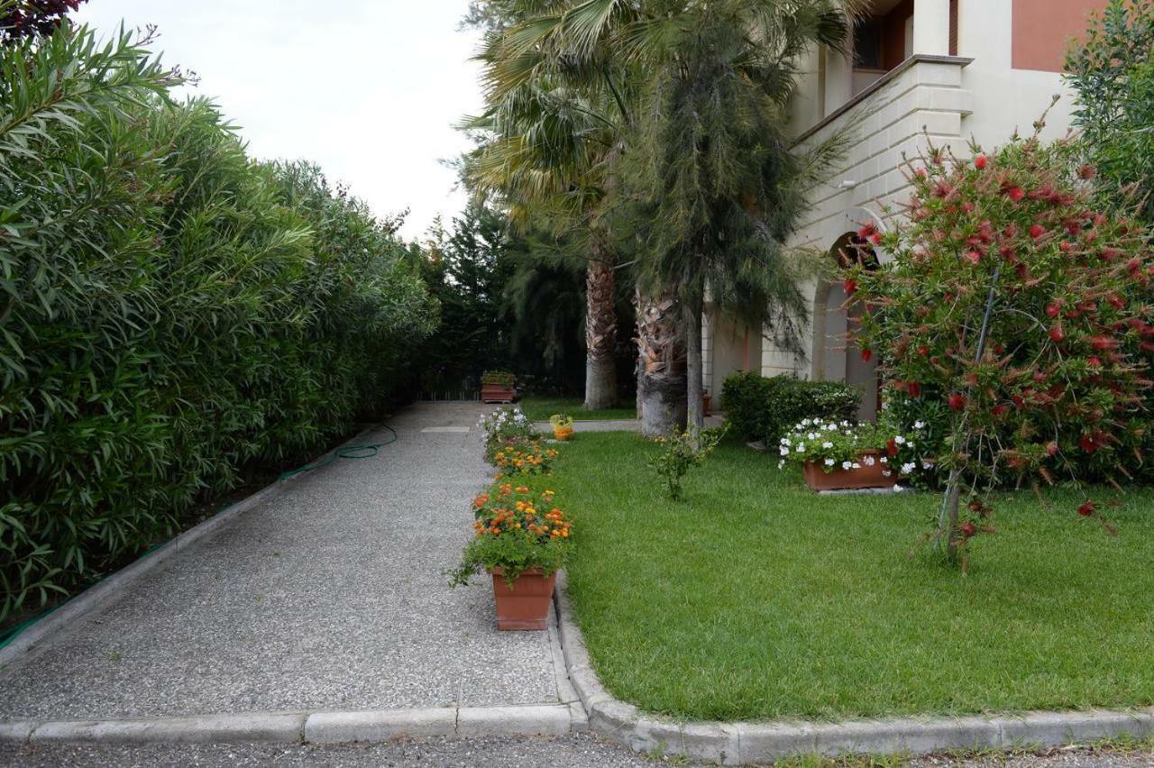 Casa Vacanze Oasi Felicita Нова-Сірі-Маріна Екстер'єр фото