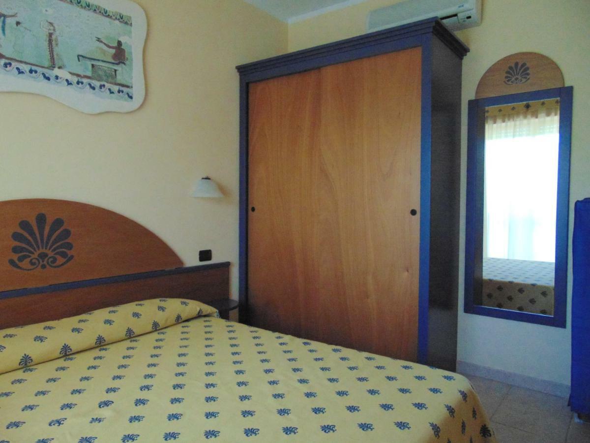 Casa Vacanze Oasi Felicita Нова-Сірі-Маріна Екстер'єр фото